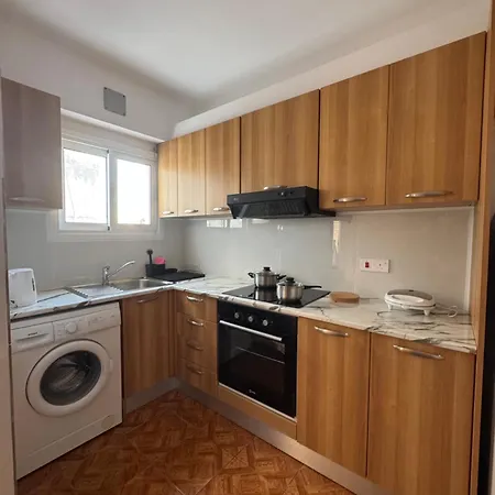 Elegant Two-bedroom In Kato Close To Everything! Apartman