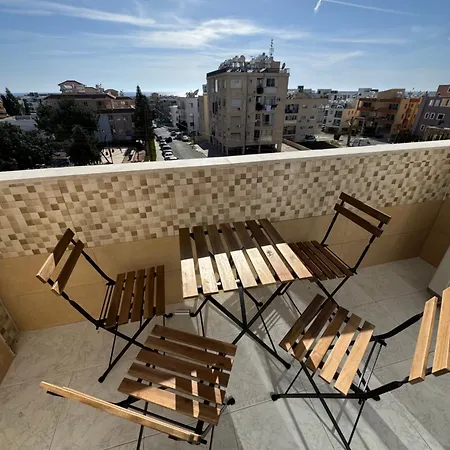 Appartement Elegant Two-bedroom In Kato Close To Everything! *